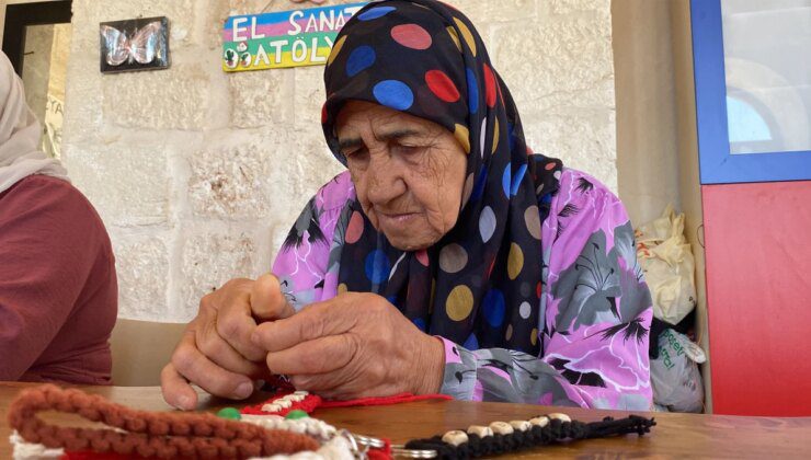 74 yaşındaki kadın el sanatları kursunda öğrendi