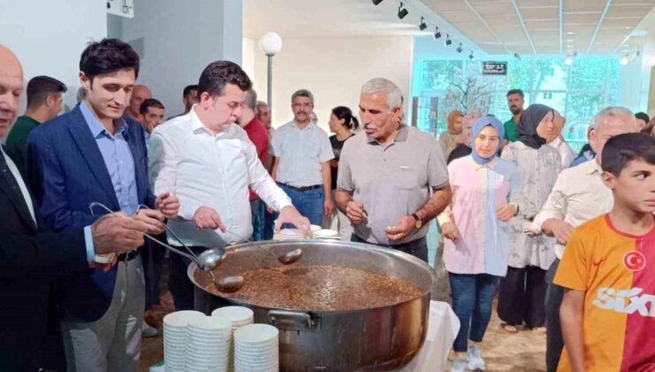 Adıyaman Kommagene Kültür Merkezinde düzenlenen aşure etkinliği büyük ilgi gördü