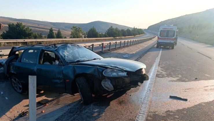 Afyonkarahisar’da Otomobil Kazası: 3 Kişi Yaralandı