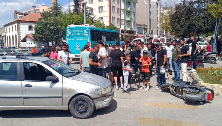 Afyonkarahisar’da otomobille çarpışan elektrikli motosikletin sürücüsü ağır yaralandı