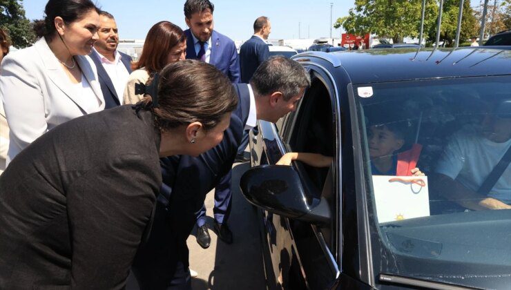 AK Parti Genel Başkan Yardımcısı Zafer Sırakaya, Kapıkule Sınır Kapısı’nda gurbetçileri uğurladı