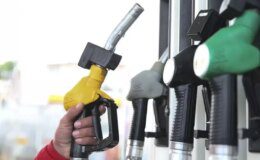 Akaryakıt fiyatlarında değişiklik! Benzine indirim geldi