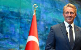 Ankara'da görev süresi sona eren ABD Büyükelçisi Flake, Türkiye'deki deneyimlerini anlattı | Dış Haberler