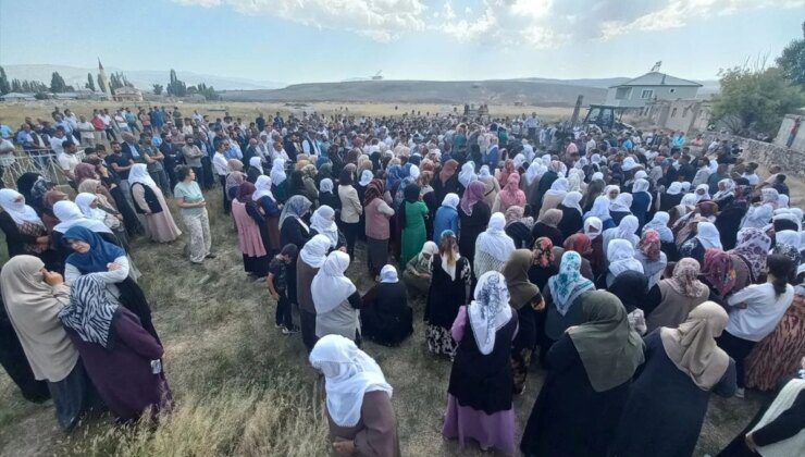 Ankara’da otobüs kazasında hayatını kaybeden 5 kişi Ağrı’da toprağa verildi