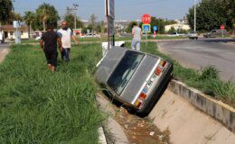 Antalya’da kanala uçan otomobil kaza atlattı