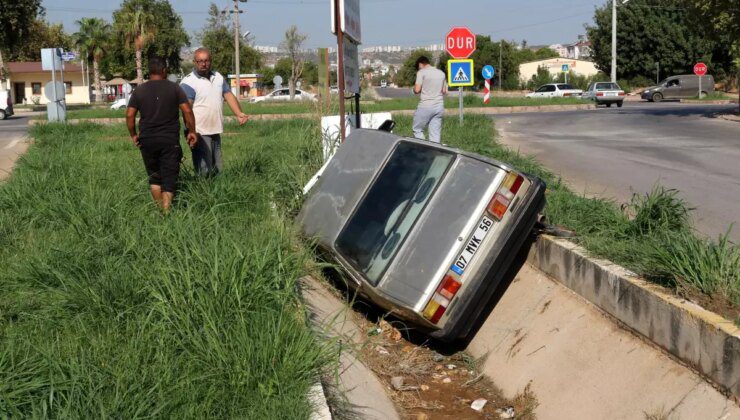 Antalya’da kanala uçan otomobil kaza atlattı