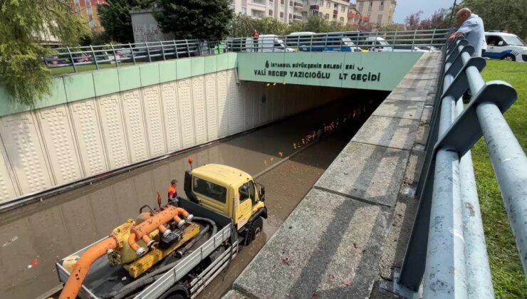 Bahçelievler’de Vali Recep Yazıcıoğlu alt geçidi su baskınına uğradı