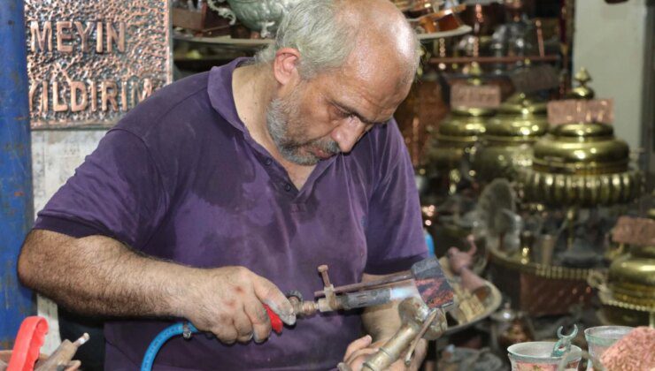 Bakır Ustası İnan Yıldırım, Baba Mesleğini Yaşatıyor