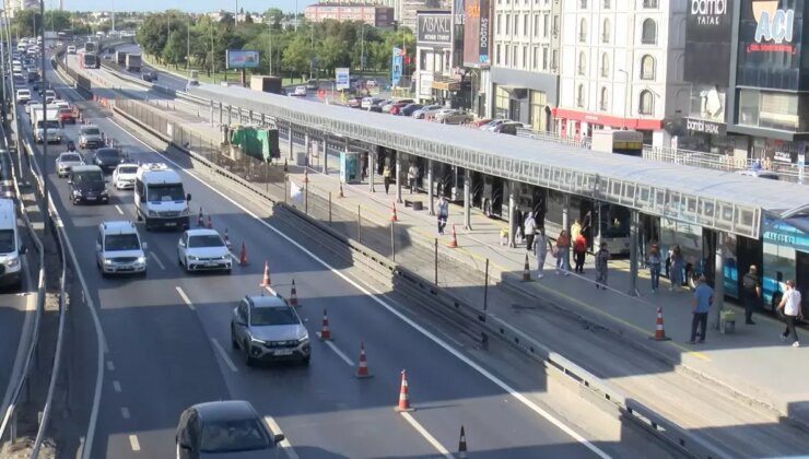 Beşyol Metrobüs Durağında ‘Beyaz Yol’ Çalışması Nedeniyle Trafik Yoğunluğu