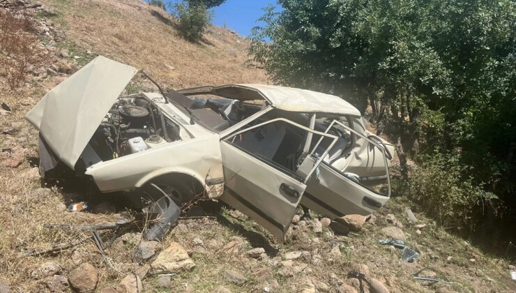 Bingöl’de otomobil şarampole devrildi, 5 kişi yaralandı