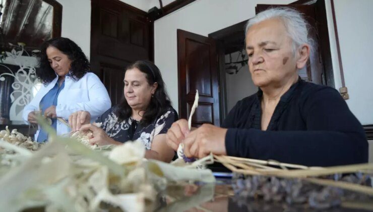 Bolu’da Kadınlar Göldeki Sazlardan Sepet Örerek Aile Bütçelerine Katkı Sağlıyor