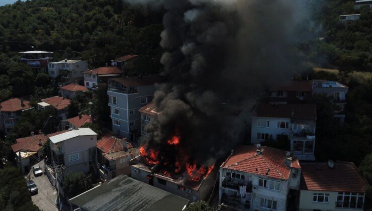 Bursa’da 3 Katlı Binada Çıkan Yangın Söndürüldü