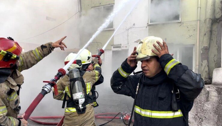 Bursa’da 3 Katlı Binada Yangın Çıktı