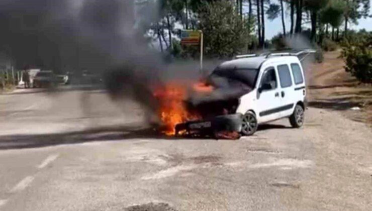 Bursa’da park halindeki hafif ticari araç alev alev yandı