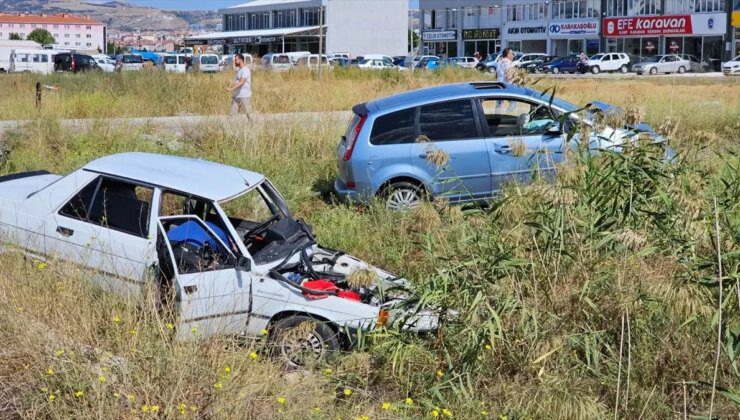 Çorum’da Otomobil Kazası: 4 Kişi Yaralandı