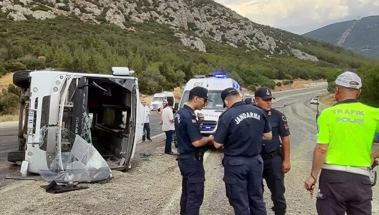 Denizli’de midibüs devrildi: 26 kişi yaralandı