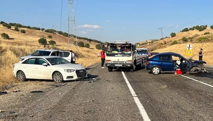 Diyarbakır’ın Çermik ilçesinde zincirleme trafik kazası: 4 yaralı