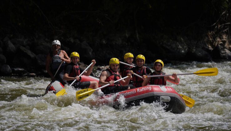 Düzce’de Macera Tutkunları Melen Çayı’nda Rafting Yaptı