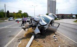 Edirne’de otomobil kazası: Baba ve 2 çocuk yaralandı