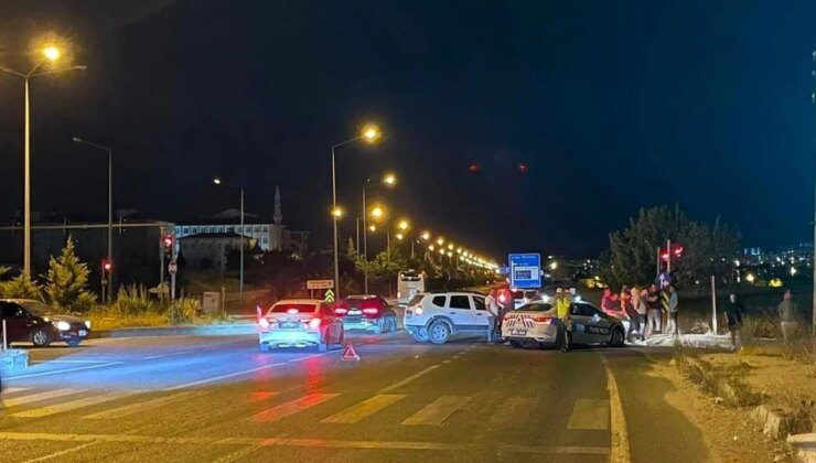 Elazığ’da iki otomobil çarpıştı, araçlarda hasar oluştu