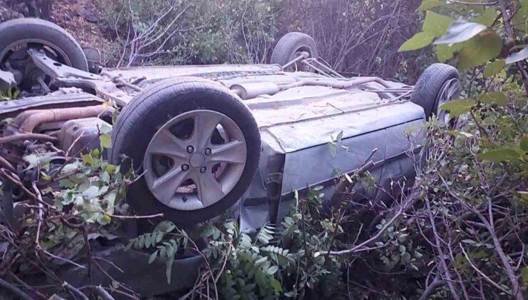 Elazığ’da Otomobil Uçuruma Yuvarlandı: 4 Kişi Yaralandı