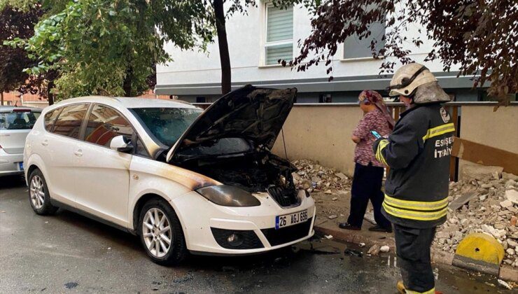 Eskişehir’de Park Halindeki Otomobil Yangınla Zarar Gördü