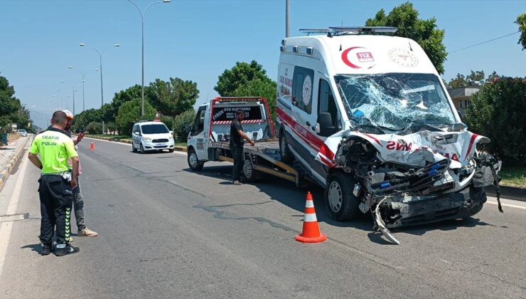 Gaziantep’te Ambulansla Tanker Çarpıştı: 3 Sağlık Görevlisi Yaralandı