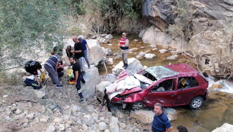 Gümüşhane’de Otomobil Dereye Yuvarlandı: 1 Yaralı