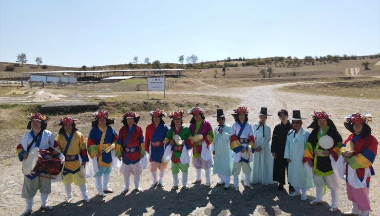 Güney Kore Halk Dansları Ekibi Pompeiopolis Antik Kenti’nde Dans Etti