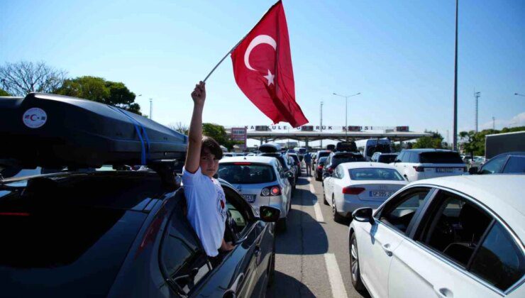 Gurbetçiler Gözyaşları İçinde Türkiye’ye Dönüyor