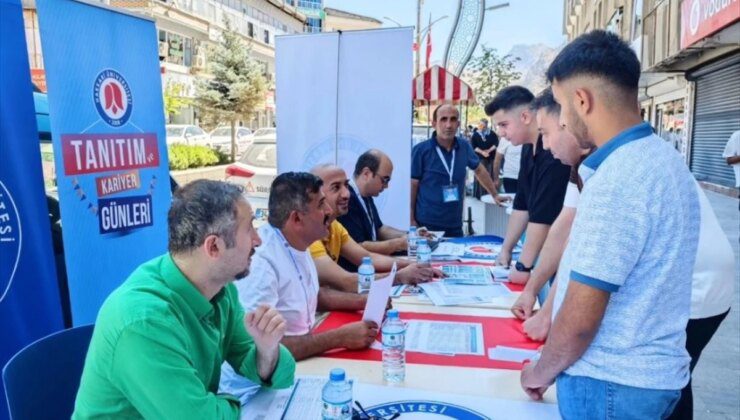 Hakkari Üniversitesi YKS Öğrencilerine Tanıtım ve Tercih Hizmeti Sunuyor