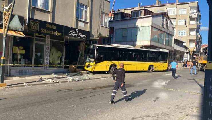 İETT otobüsü Pendik’te kuaför dükkanına girdi, 6 kişi yaralandı