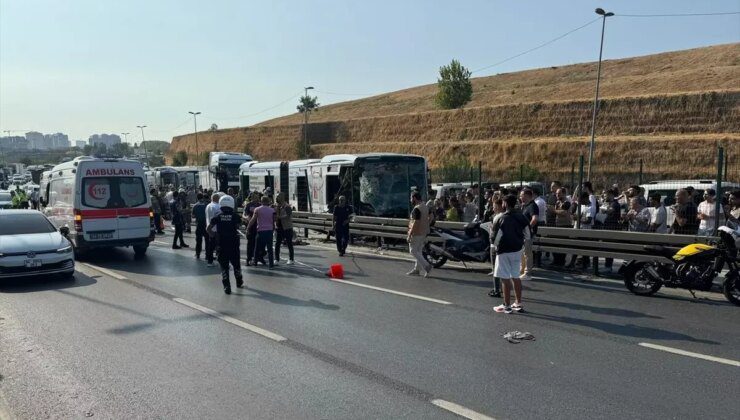 İstanbul Küçükçekmece’de Metrobüs Kaza Yaptı, Yaralılar Var