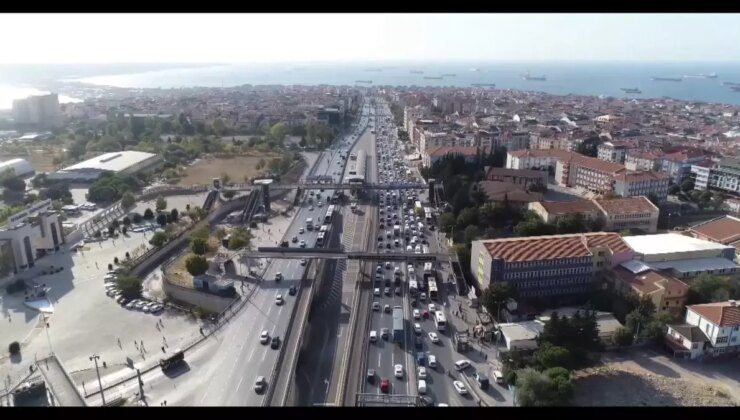 İstanbul’da Metrobüs Hattında Beyaz Yol Çalışması