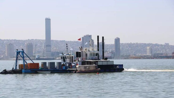 İzmir Körfezi’nde Ölü Balık Alarmı: Kordon Boyunda Balık Tutulmaya Devam Ediyor