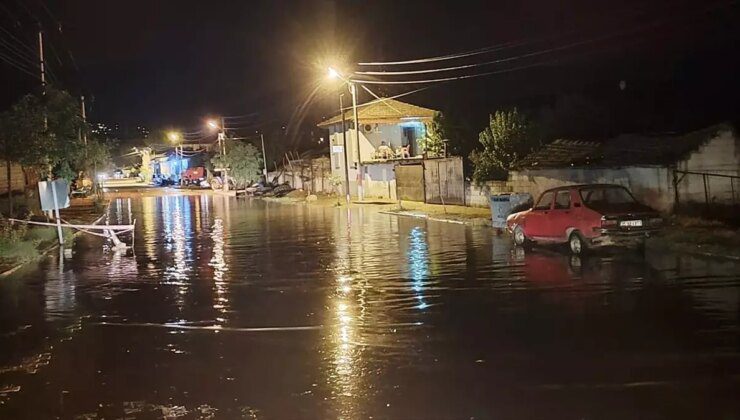 İzmir’de Sağanak ve Şiddetli Rüzgar Etkili Oldu