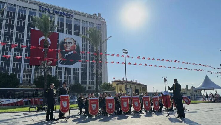 İzmir’de Zafer Bayramı kutlamalarında bando konseri