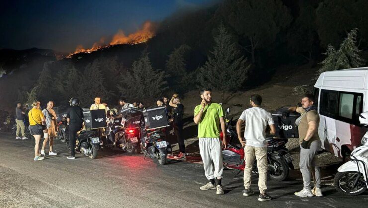 İzmir’deki yangında moto kuryeler afetzedelere destek oldu