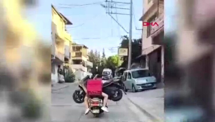 Kasksız 2 kişi motosikletle başka bir motosiklet taşıdı