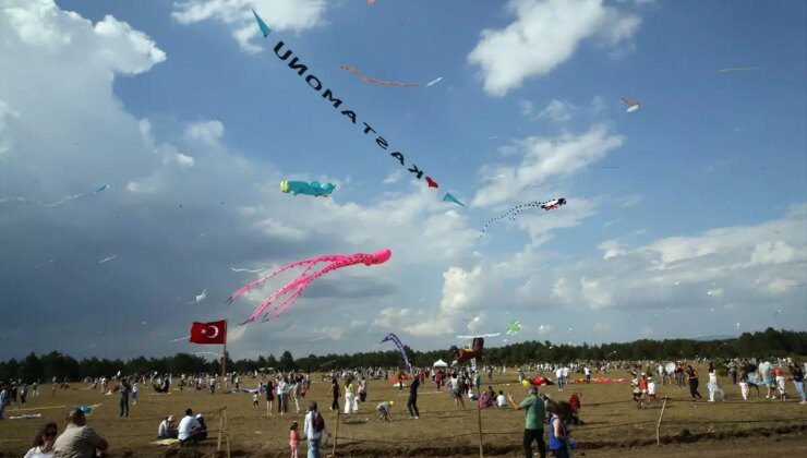 Kastamonu’da Atatürk’ün Kenti Ziyareti ve Uçurtma Şenliği