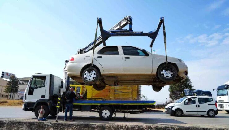 Kırıkkale’de Kontrolden Çıkan Otomobilin Ortaya Devrilmesi Sonucu İki Kişi Yaralandı