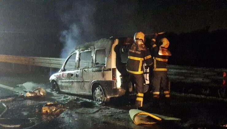 Kuzey Marmara Otoyolu’nda hafif ticari araç yangını