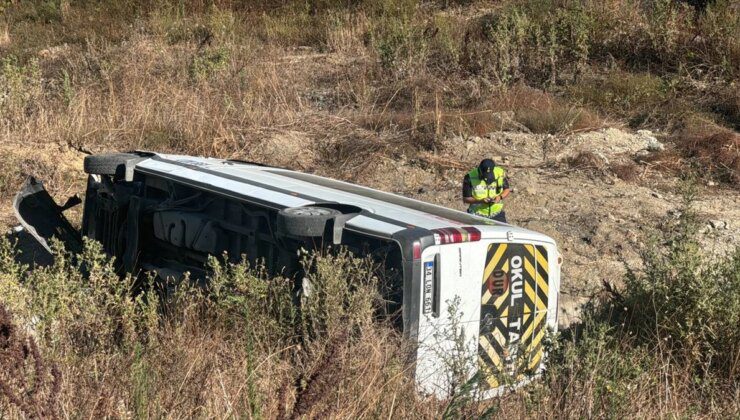 Kuzey Marmara Otoyolu’nda servis aracı şarampole devrildi, 9 kişi yaralandı