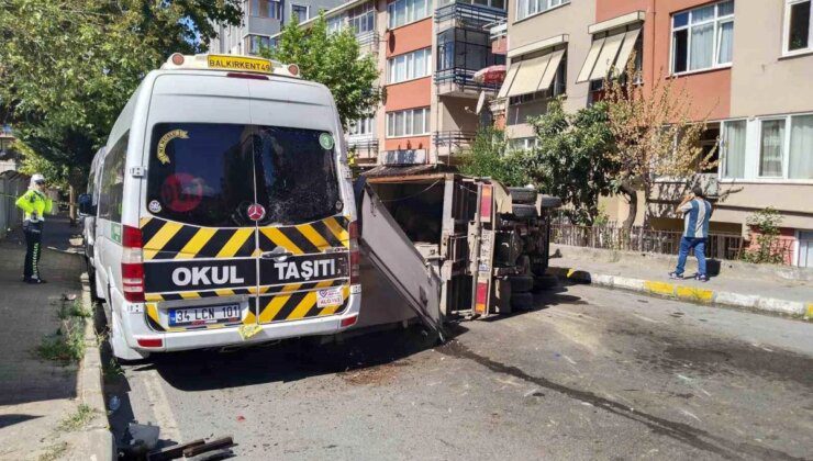 Maltepe’de Süt Yüklü Kamyonet ile Hafif Ticari Araç Kaza Yaptı