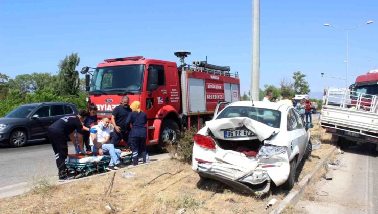 Manisa’da zincirleme kaza: 3 kişi yaralandı