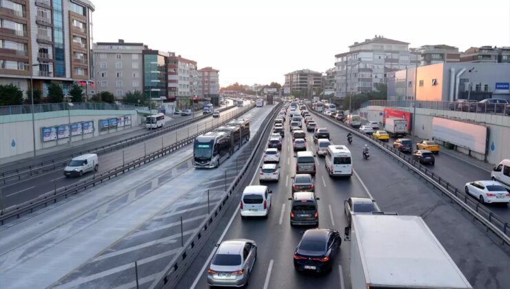 Metrobüs hattındaki "Beyaz Yol" çalışması nedeniyle kapatılan Cennet Mahallesi Durağı açıldı