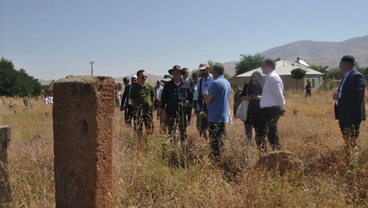 Muş’un Bulanık ilçesinde arkeologlar tarihi mekanlarda inceleme yaptı