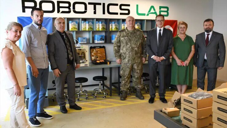 NATO’nun Kosova’daki Barış Gücü’nden robotik kodlama sınıfı açılışı