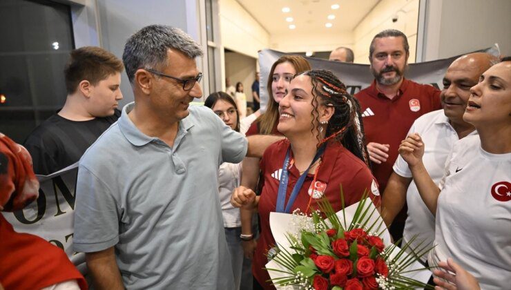 Paris 2024 Olimpiyat Oyunları’nda Gümüş Madalya Kazanan Şevval İlayda Tarhan Ankara’ya Döndü