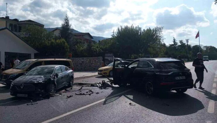 Sapanca’da zincirleme kaza: 3 kişi yaralandı